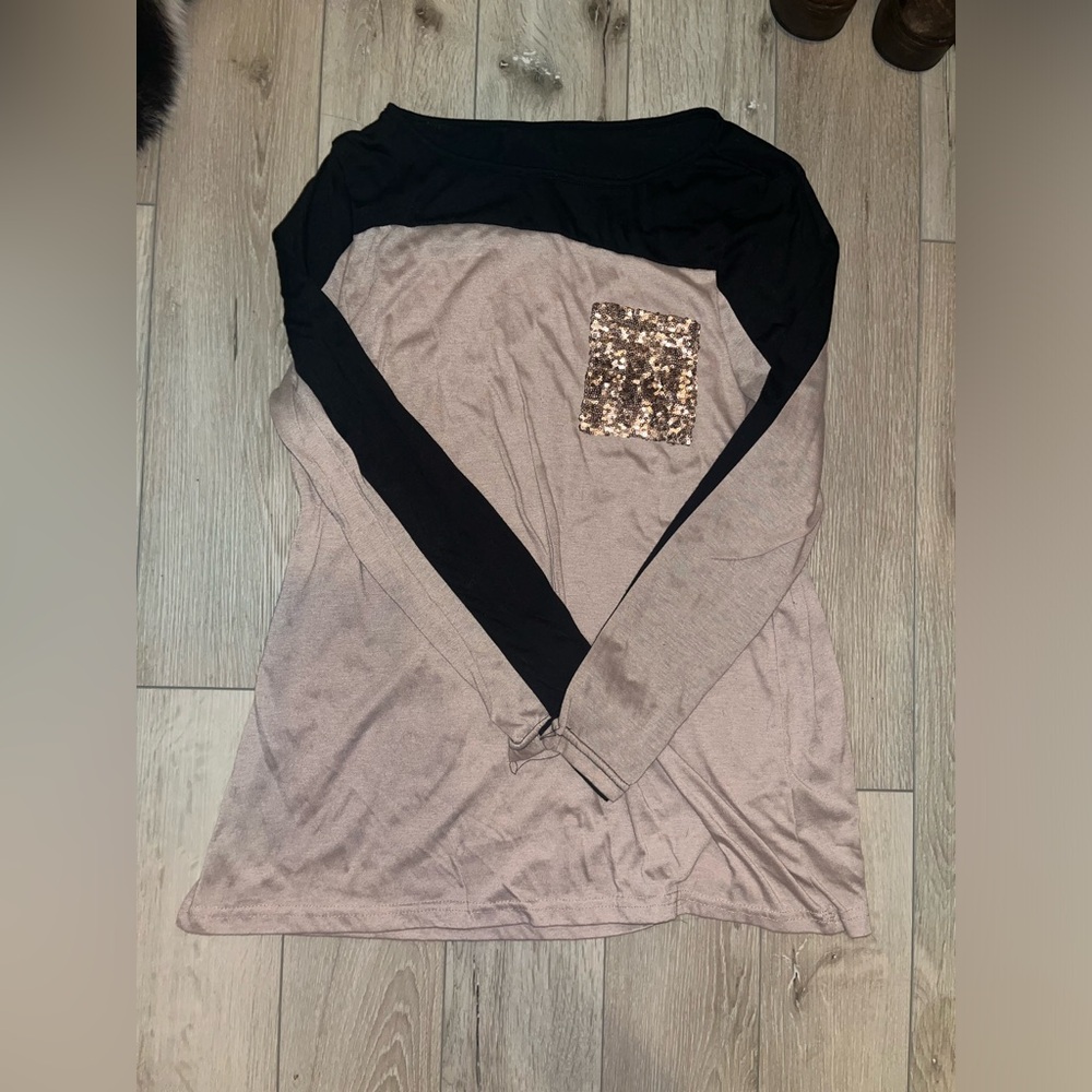 Long Sleeve Two-Tone Sequin Pocket Top - Black and Mauve